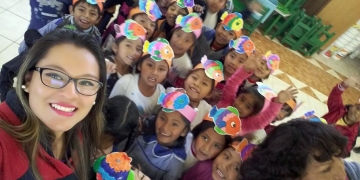 Estudiantes de Educación comprometidos con la niñez.