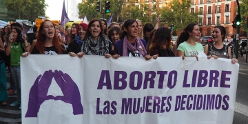 Para la ideología de género la mujer no es el fin sino el camino para imponer su aproximación a la realidad.