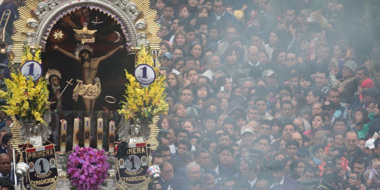 Cada año el Señor de los Milagros llena las calles peruanas de fe y devoción.