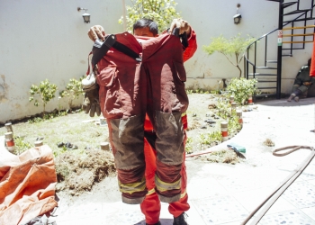 Este es el estado de los trajes de protección personal que usan los bomberos en sus intervenciones diarias.