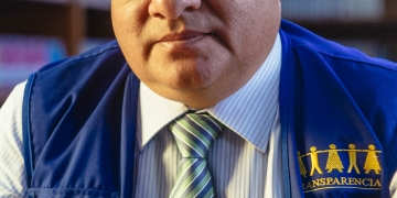 Gerardo Távara Castillo es abogado, máster en Estudios Políticos Aplicados y egresado de 
la maestría en Ciencia Política de la Pontificia Universidad Católica del Perú.