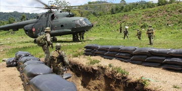 En la selva peruana hay personas que se abrazan por Navidad al mismo tiempo que arriesgan su vida por el bienestar de todos.