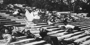 La película es un documento histórico que da cuenta de una época que marcó profundamente  a la humanidad.