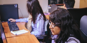 La población joven es la que sufre un mayor maltrato al acceder a un puesto de trabajo.