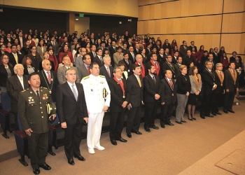 Autoridades de la UCSP en la sesión solemne por los 20 años de fundación.