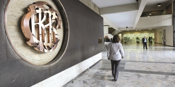 El BCRP usa mecanismos de mercado para que todos los bancos se adecúen a su tasa.