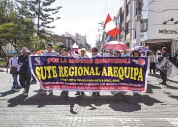 En el sur, Arequipa, Moquegua y Tacna mantienen la paralización docente en los colegios públicos.
