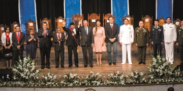 Al igual que en el 2016, una comitiva del Ejecutivo participó en la sesión solemne por el aniversario de Arequipa.