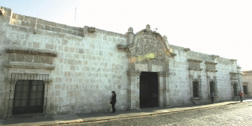La casona fue llamada “hito en la historia de Arequipa” por el reconocido arquitecto argentino Ramón Gutiérrez.