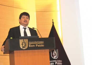 Ingeniero Luis Alberto Masías Changa brindando la conferencia 
sobre las tendencias del comercio exterior peruano.