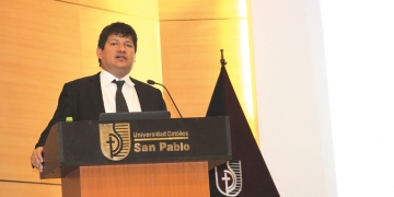 Ingeniero Luis Alberto Masías Changa brindando la conferencia 
sobre las tendencias del comercio exterior peruano.