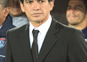 Franco Enrique Navarro Monteyro integró la selección peruana de fútbol en el Mundial 
de España 82. Jugó en clubes de Argentina, Colombia, México y Suiza, y ahora dirige 
a la Universidad Técnica de Cajamarca (UTC).