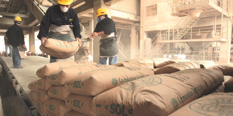 El consumo interno de cemento creció en 4.19 % durante el último mes.