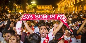 Miles alentaron desde la plaza de Armas de Arequipa.