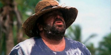 Banana Joe (Bud Spencer) es un simpático y bonachón comerciante de plátanos que vive amigablemente con los nativos de una pequeña isla del Caribe.