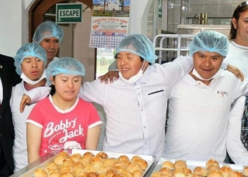 Autoridades visitaron futura panadería.