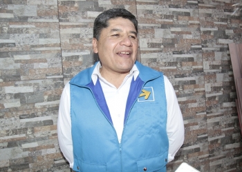 Luego de un día de entrevistas en diversos medios y una reunión con taxistas, Víctor Hugo Rivera, candidato de la flecha, contestó a las preguntas del quincenario Encuentro.