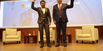 Cáceres e Ísmodes se vieron las caras nuevamente en la UCSM, en el debate organizado por la Agenda para el Desarrollo de Arequipa.