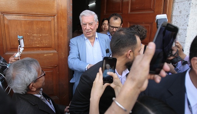 Mario Vargas Llosa volvió a confrontarse al fujimorismo y a condenar toda dictadura.