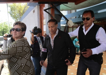 Raúl Becerra Velarde (al centro) fue nombrado director general de la PNP en el 2010. Estuvo once meses en el cargo, luego fue destituido y pasó al retiro.
