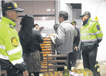 Estos locales no solo funcionan al margen de la ley, sino que también albergan a delincuentes.