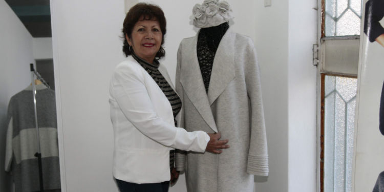 Nelly Puertas está muy vinculada a las ventas online. Sus suéteres, cárdigan y vestidos de diferentes estilos son expuestos en tiendas virtuales.