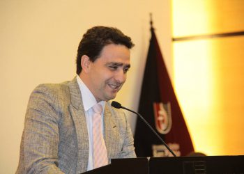 César Belan es colaborador de Encuentro, y también desde aquí celebramos la publicación de Cantar de los pueblos vencidos.