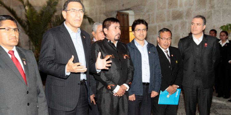 Martín Vizcarra se reunió el 24 de julio con el gobernador Elmer Cáceres y los alcaldes de Islay.