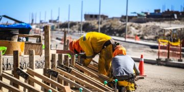 Los proyectos de inversión del gobierno regional y la comuna provincial sufrirían retrasos o no se ejecutarían por la crisis política.