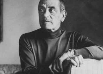 Buñuel, con una 'narración circular', materializa una particular aproximación a lo religioso desde lo absurdo.