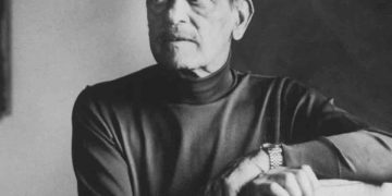 Buñuel, con una 'narración circular', materializa una particular aproximación a lo religioso desde lo absurdo.