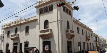 En Arequipa hay muchas empresas familiares que no claudicaron a pesar de los años, entre ellas destacan La Ibérica, Bodega Najar, Gloria, entre otros.