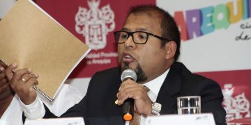 El alcalde provincial, Omar Candia, dijo que evaluarán nueva propuesta de tren eléctrico.