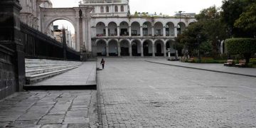 La plaza de Armas jamás estuvo así, solo cuando las Fuerzas Armadas cerraron su acceso por el ‘Arequipazo’ del 2002.