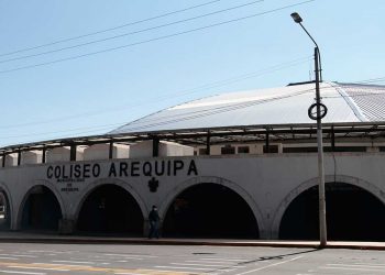 La comuna provincial con apoyo del Instituto de Defensa Civil y otras instituciones, habilitó albergue en coliseo Arequipa.