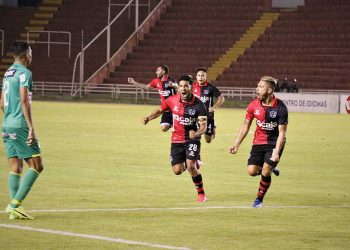 La crisis económica por el COVID-19 también golpea al fútbol peruano.