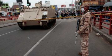 Desde las 5.00 a.m. el personal militar tomó el control del emporio comercial de Arequipa.