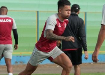 Paolo Fuentes fue intervenido porque estaba fuera de su domicilio durante toque de queda.