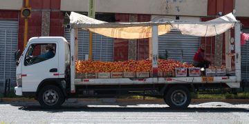 En medio de la cuarentena, aparecieron ‘comerciantes móviles’ que venden de todo en sus vehículos y van por los diferentes distritos de Arequipa.