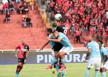 Los propios futbolistas decidirán si juegan o no en el contexto de la pandemia del coronavirus.