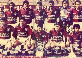 Freddy Torrealva guarda mucha gratitud a Arequipa y a los hinchas melgarianos. En la imagen es el primero de los hincados de derecha a izquierda.