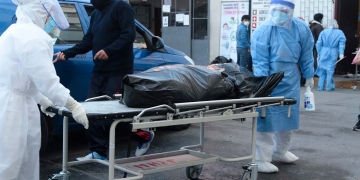 Fallecidos por coronavirus aumentan pero pocos cementerios aceptan sepultarlos.