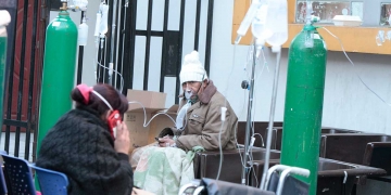 Los hospitales de la ciudad ya no dan para más. Ahora todo depende del cuidado de la población.