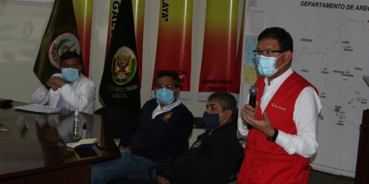 Montenegro volvió a Arequipa para orientar a las autoridades sobre qué hacer frente al impacto de la pandemia.