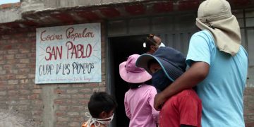 En el sector de Los Pioneros (en la parte alta de Cayma), los vecinos se organizaron para apoyarse en la alimentación diaria.
