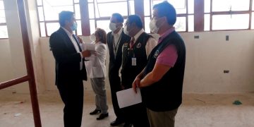 El congresista Omar Merino, constató las condiciones en que funciona el hospital general.