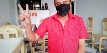 ´Sarita´ (retirado del fútbol), en plena pandemia de coronavirus, emprendió un nuevo negocio de venta de empanadas y salteñas en su snack Jayro.