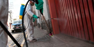 6.	Para combatir el virus, se realizan fumigaciones en diferentes distritos de Arequipa.