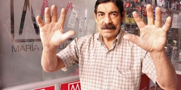 Arnaldo Suclla junto a su esposa, se dedica a la administración de un bazar de venta de ropa interior ubicado en el centro de la ciudad.