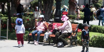 Adolescentes y niños se contagian más en la segunda ola del coronavirus.